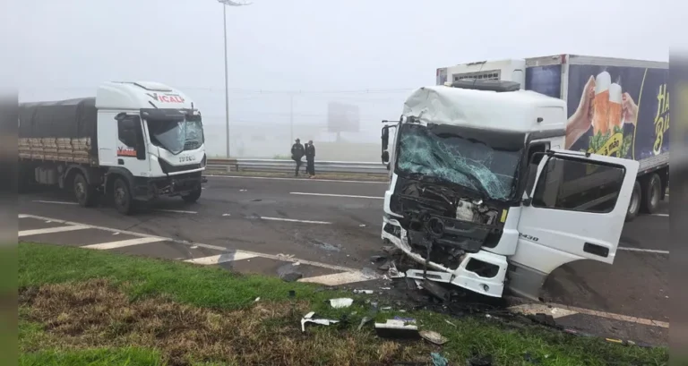 Acidente entre caminhões interdita rodovia BR-369