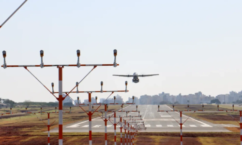 Aeroporto de Londrina fecha após problema em avião da FAB