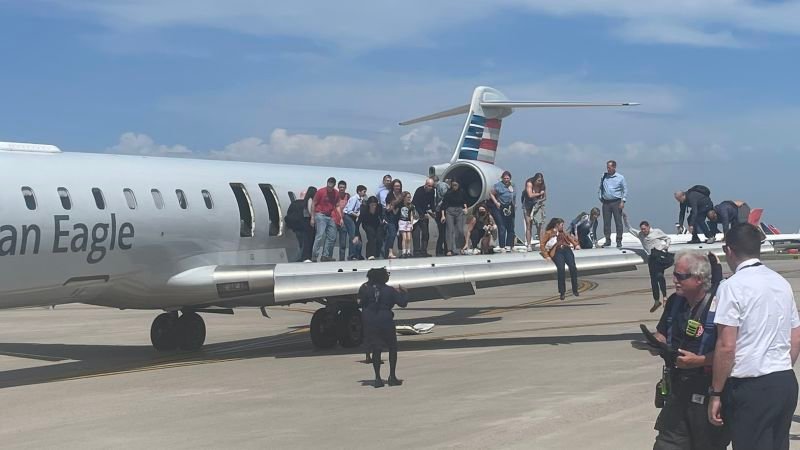 American Airlines plane, with Congressman onboard, makes emergency landing after smoke detected in the cabin