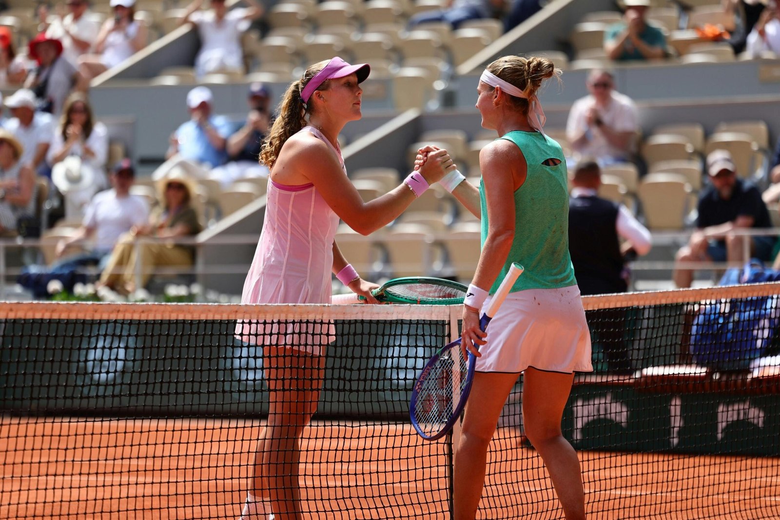 Andreeva pins place in RG business end - Roland-Garros 2026