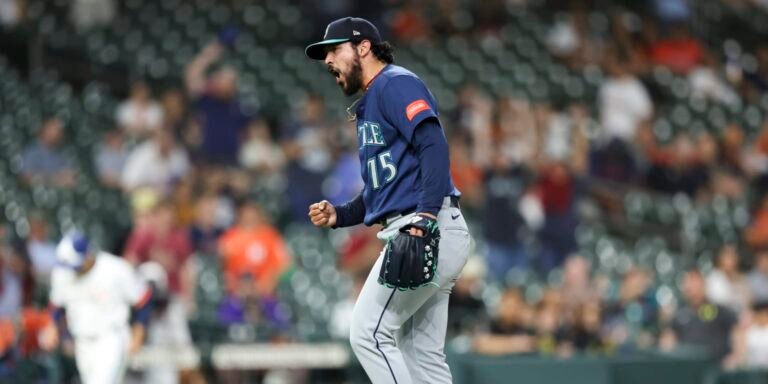 Andrés Muñoz throwing more changeups