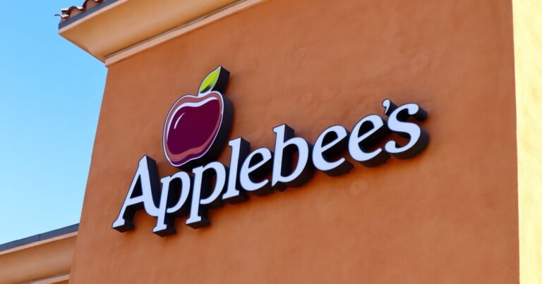 Applebee's wants managers spending more time in the dining room