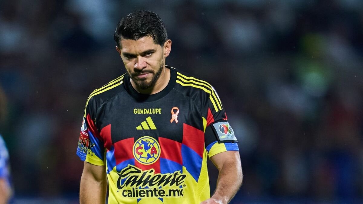 Así falló Henry Martín penal contra Pumas