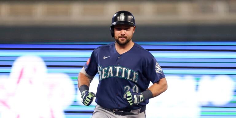 Cal Raleigh scratched from Mariners' lineup ahead of game vs. Royals