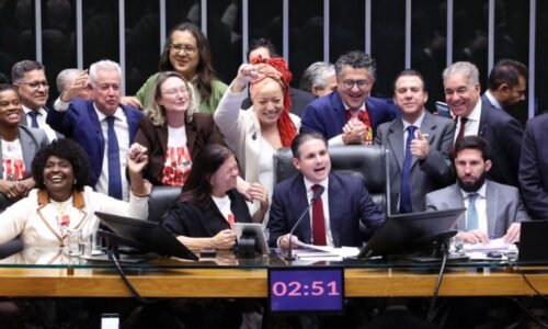 Câmara aprova, em dois turnos, PEC pelo fim da escala 6x1