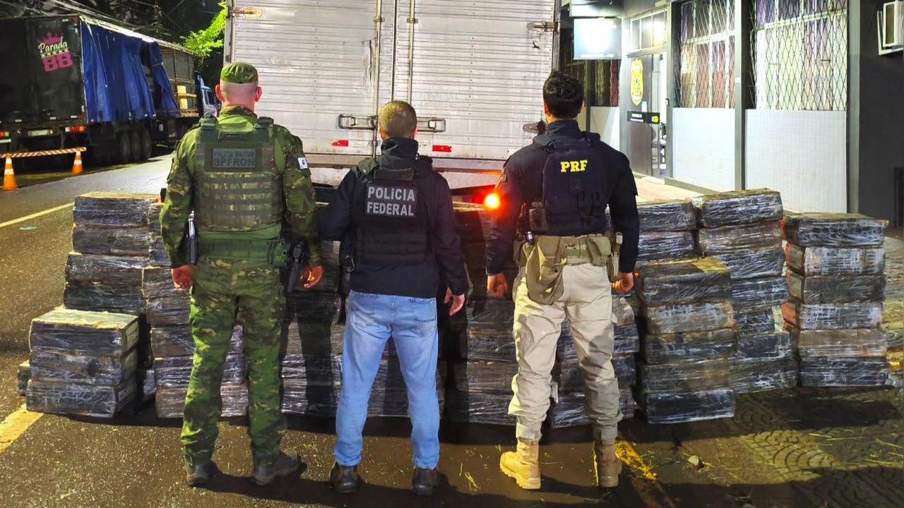Caminhão carregado com mais de 1,7 tonelada de maconha é interceptado em Cascavel