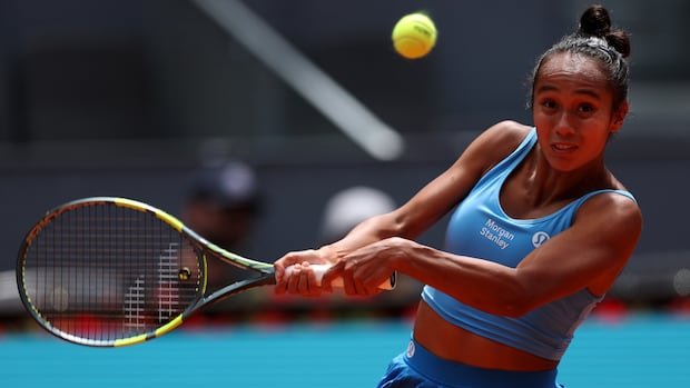 Canada's Fernandez loses in straight sets to Parks in 1st round of French Open