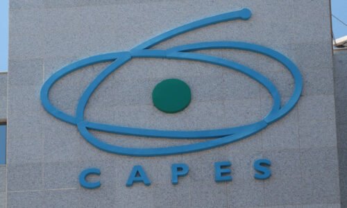 Capes lança edital com bolsa mensal de R$ 5.200 para mães - 22/05/2026 - Ciência