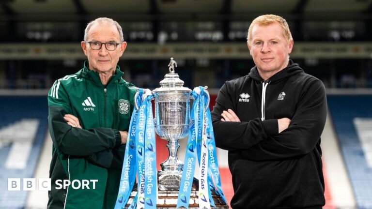 Martin O'Neill and Neil Lennon pose with the Scottish Cup