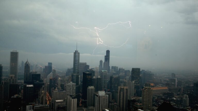 Chicago forecast shows overnight storm threat – NBC Chicago