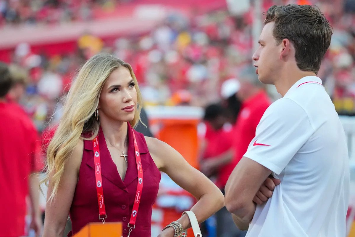 Chiefs heiress Gracie Hunt parties with 14 bridesmaids before upcoming wedding