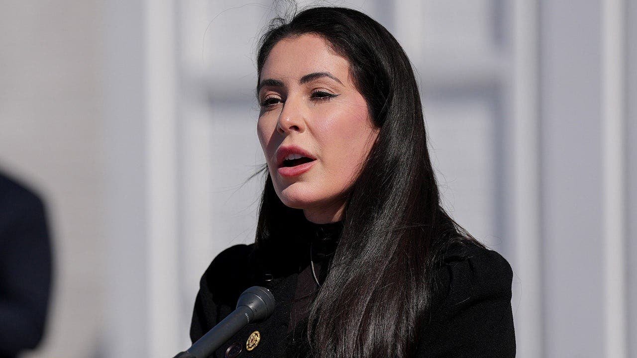 Congresswoman Anna Paulina Luna rocks rifle in viral tweet featuring beautiful scenery