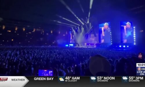 Country fans pack Lambeau Field for night 2 of Luke Combs