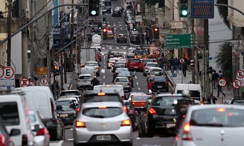 Curitiba é a cidade brasileira onde mais se perde tempo no trânsito