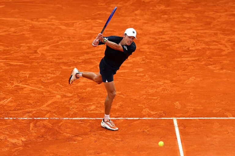 De Minaur fertigt Darderi ab, auch Lucky Loser Kovacevic im Halbfinale · tennisnet.com