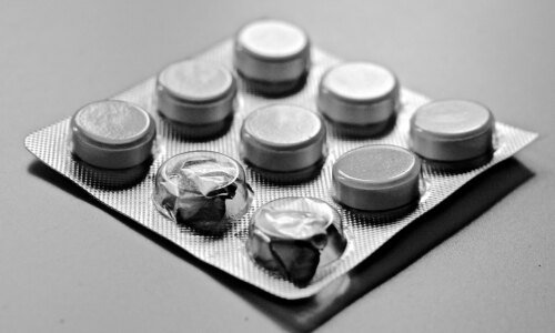 Desabastecimento em farmácias do SUS deixa mais de mil pessoas sem medicamentos no Paraná