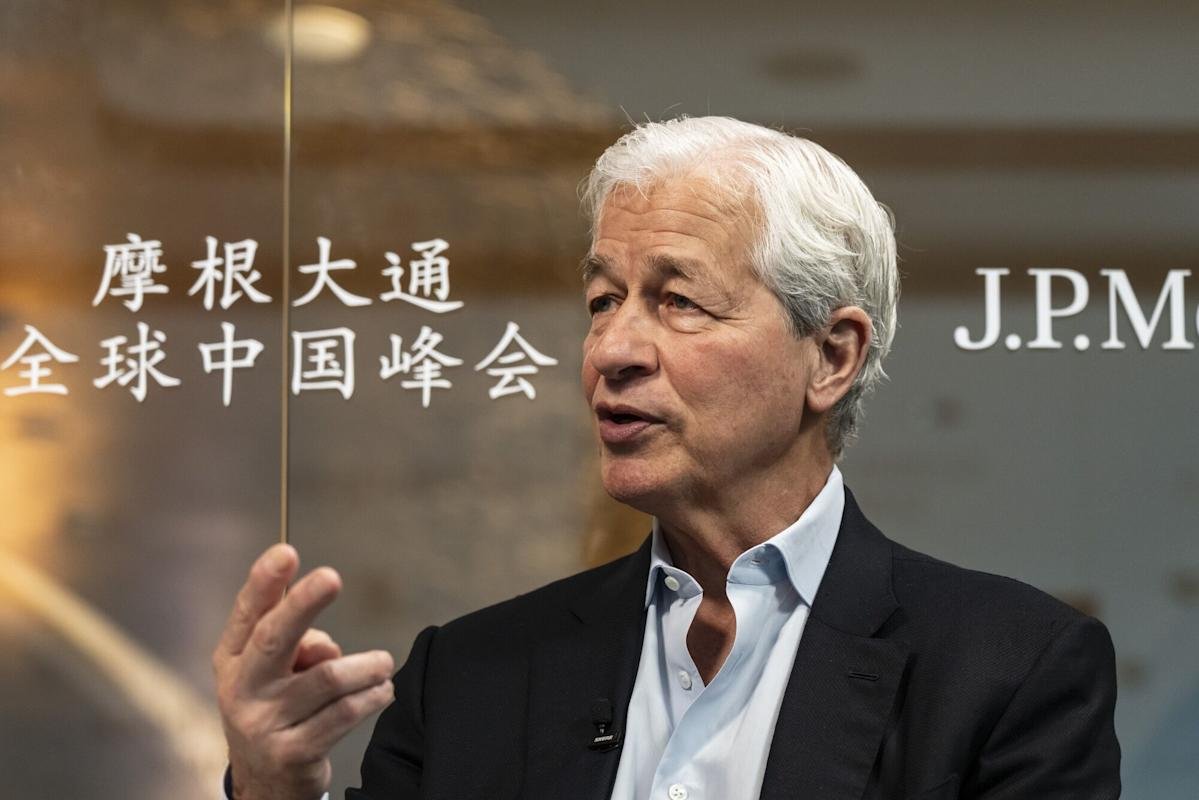 Dimon Says Rates Risk Going Much Higher After Bond Selloff