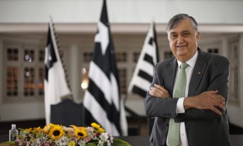 Diretor interino da SAF, Durcesio Mello cumpre determinação da Justiça e convoca AGE no Botafogo