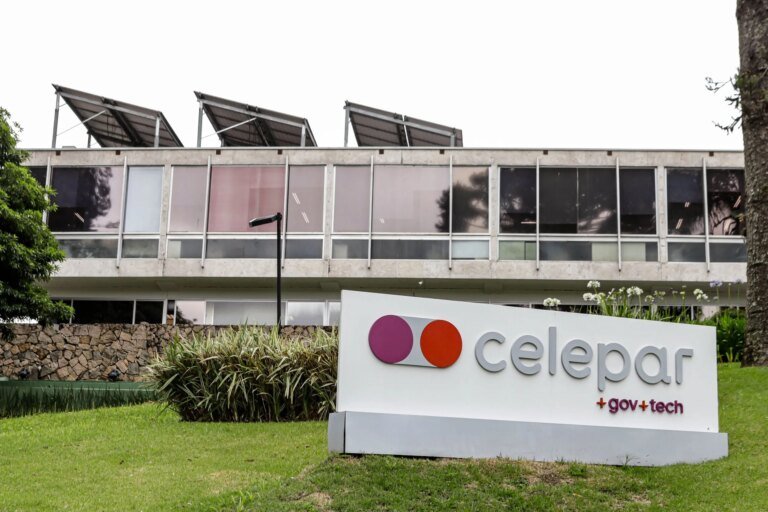 Documento sigiloso de privatização da Celepar faz alertas financeiros