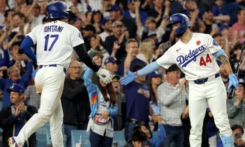 Dodgers' bullpen's scoreless streak ends in comeback win