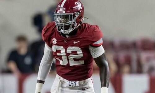 Alabama linebacker Deontae Lawson (32) is part of the Eagles' undrafted free agent class.