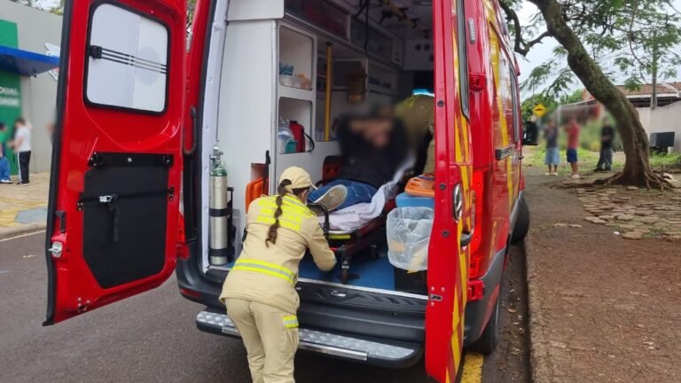 Estudante de 18 anos sofre queda e torce o joelho em colégio de Cascavel