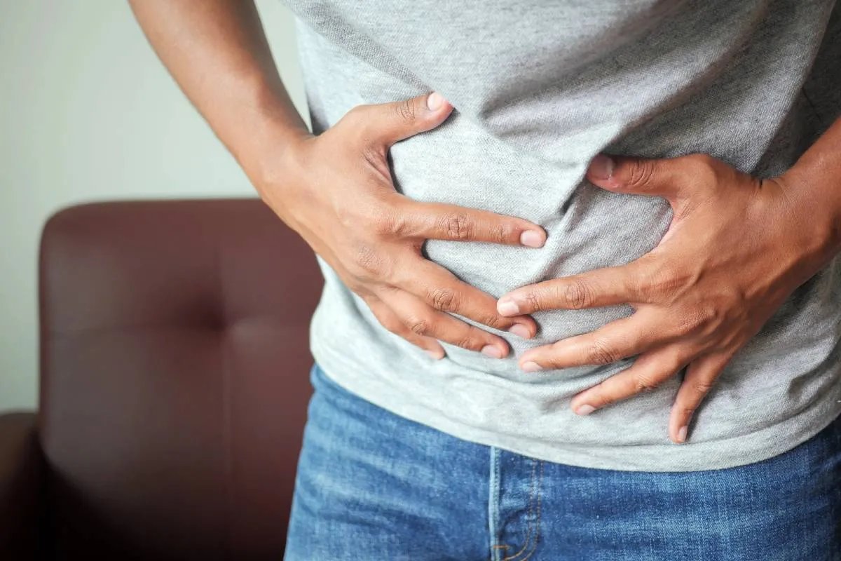Fezes no formato de fita? Se você presenciou isso na hora de evacuar descubra se é o momento de procurar um médico