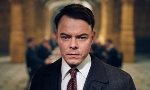 First Look at Charlie Heaton as Charles Shelby