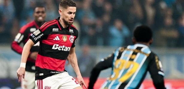 Jorginho durante o jogo entre Grêmio e Flamengo pelo Brasileirão