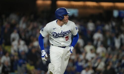 Freddie Freeman hits 100th Dodgers home run