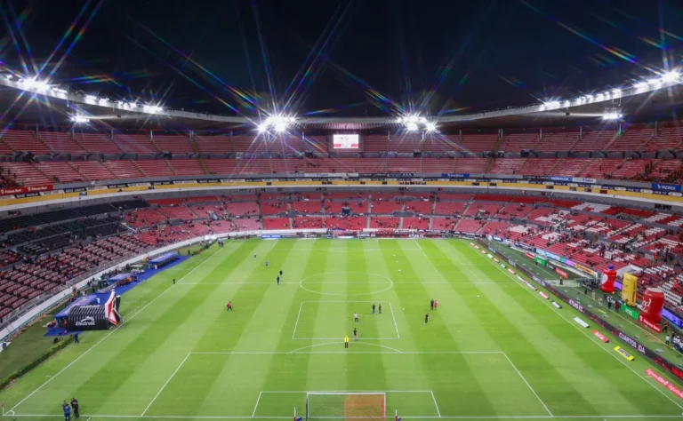 Fuerte operativo de seguridad para el Chivas vs. Cruz Azul en el Jalisco
