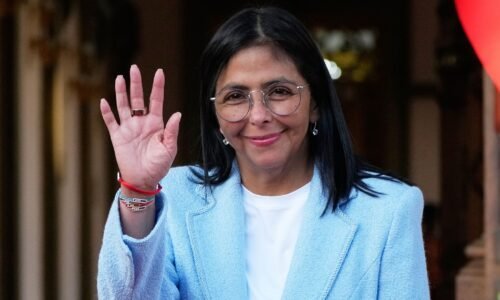Gobierno de Trump ha pedido a fiscales no proceder contra presidenta de Venezuela, dicen fuentes
