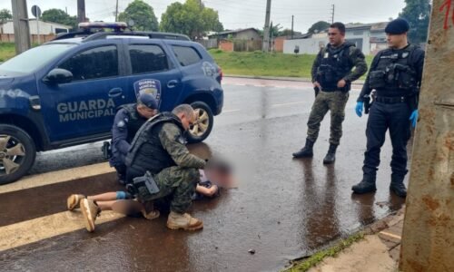 Homem é detido após ameaçar companheira e avançar contra agentes da Guarda Municipal em Cascavel