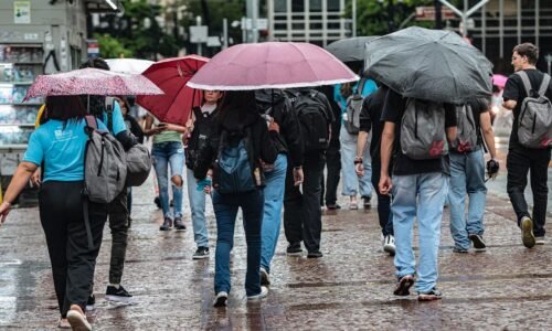 Inmet alerta para chuvas intensas e vendavais em todas as regiões do país