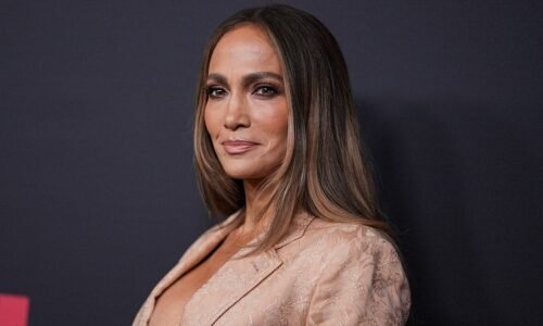 Jennifer Lopez shows off toned abs in white string bikini on Memorial Day