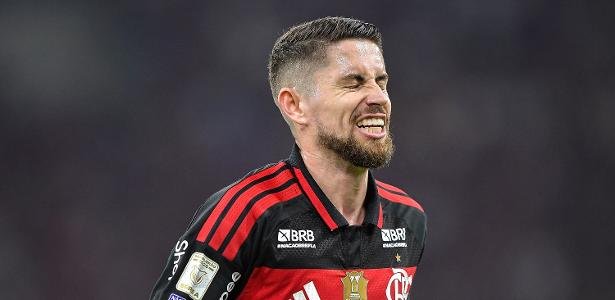 Jorginho tem fratura confirmada, e clube protesta contra arbitragem