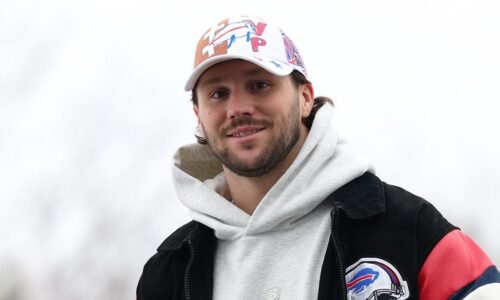 Josh Allen surprises Buffalo school kids at recess in viral moment