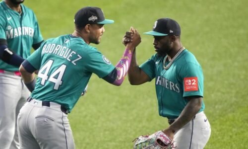 Julio Rodríguez survives painful foul-ball scare as Mariners' Randy Arozarena delivers comic relief