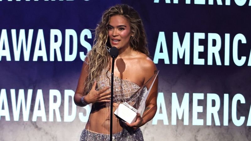 Karol G triunfa en los AMAs 2026 con los premios a la Excelencia Artística y mejor álbum latino