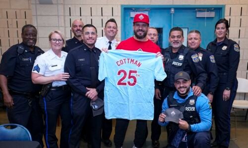 Kyle Schwarber Visits Neighborhood Heroes with Families Behind the Badge Children’s Foundation