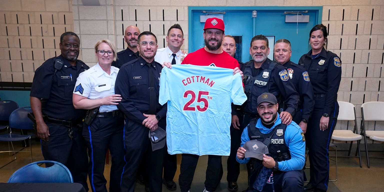 Kyle Schwarber Visits Neighborhood Heroes with Families Behind the Badge Children’s Foundation