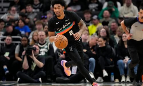 Latest on Spurs star after getting hurt in Game 2