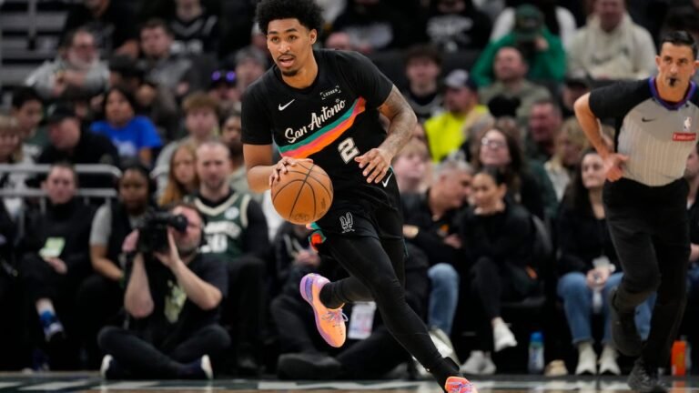 Latest on Spurs star after getting hurt in Game 2