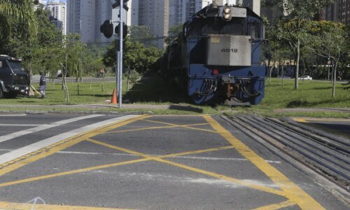 Manutenção em linha férrea vai interditar rua por 12h em Curitiba