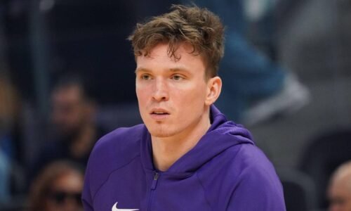 Los Angeles Lakers forward Dalton Knecht (4)