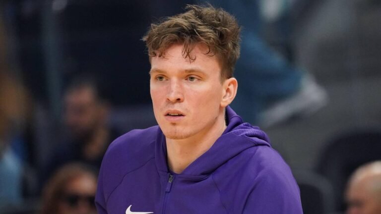 Los Angeles Lakers forward Dalton Knecht (4)
