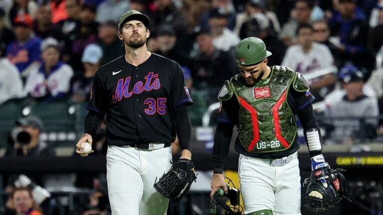 Mets' Clay Holmes fractures leg after getting hit by 111 mph line drive
