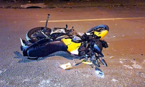 Moto abandonada em via pública de Cascavel intriga moradores durante a madrugada