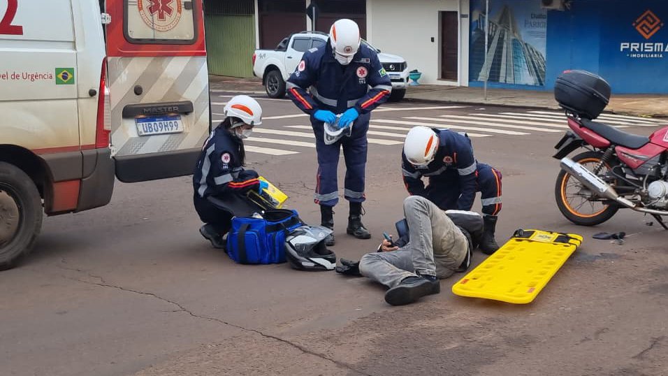 Motociclista fica ferido após acidente no Centro de Cascavel