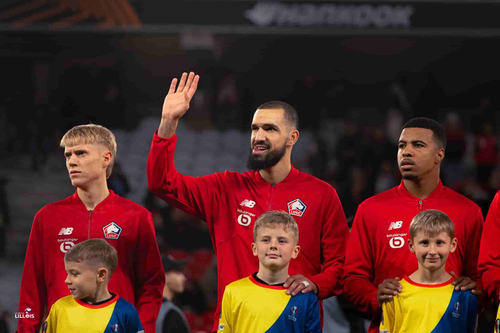 Nabil Bentaleb, Hamza Igamane et Hakon Haraldsson d&eacute;barquent sur la pelouse pour d&eacute;fendre les couleurs du LOSC.